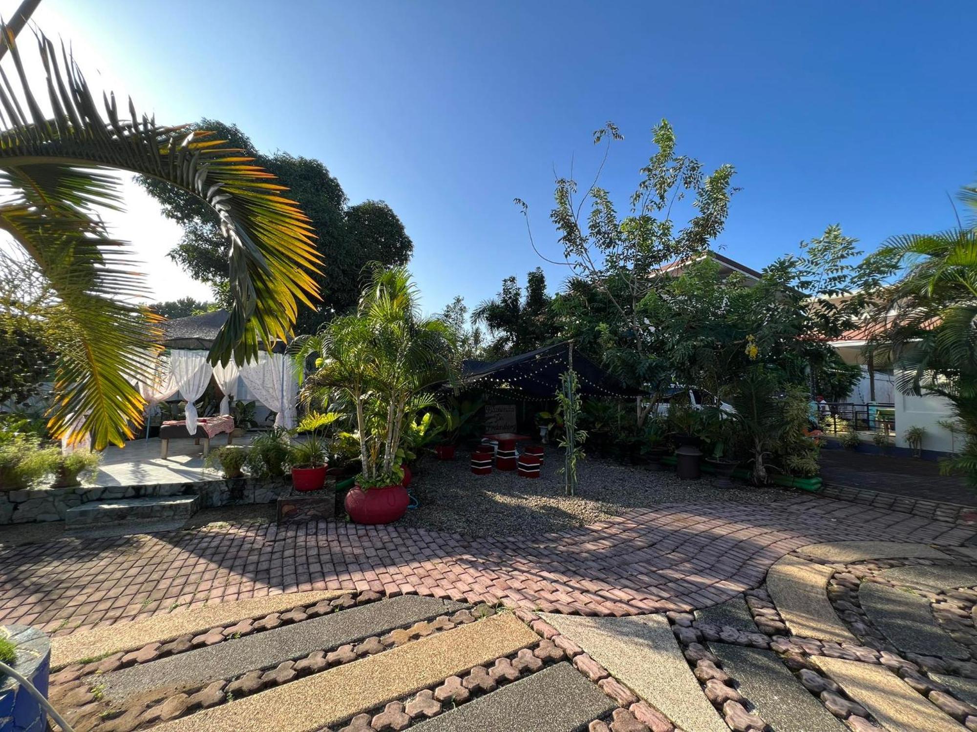Ice Bear Bar & Tourist Inn Dauis