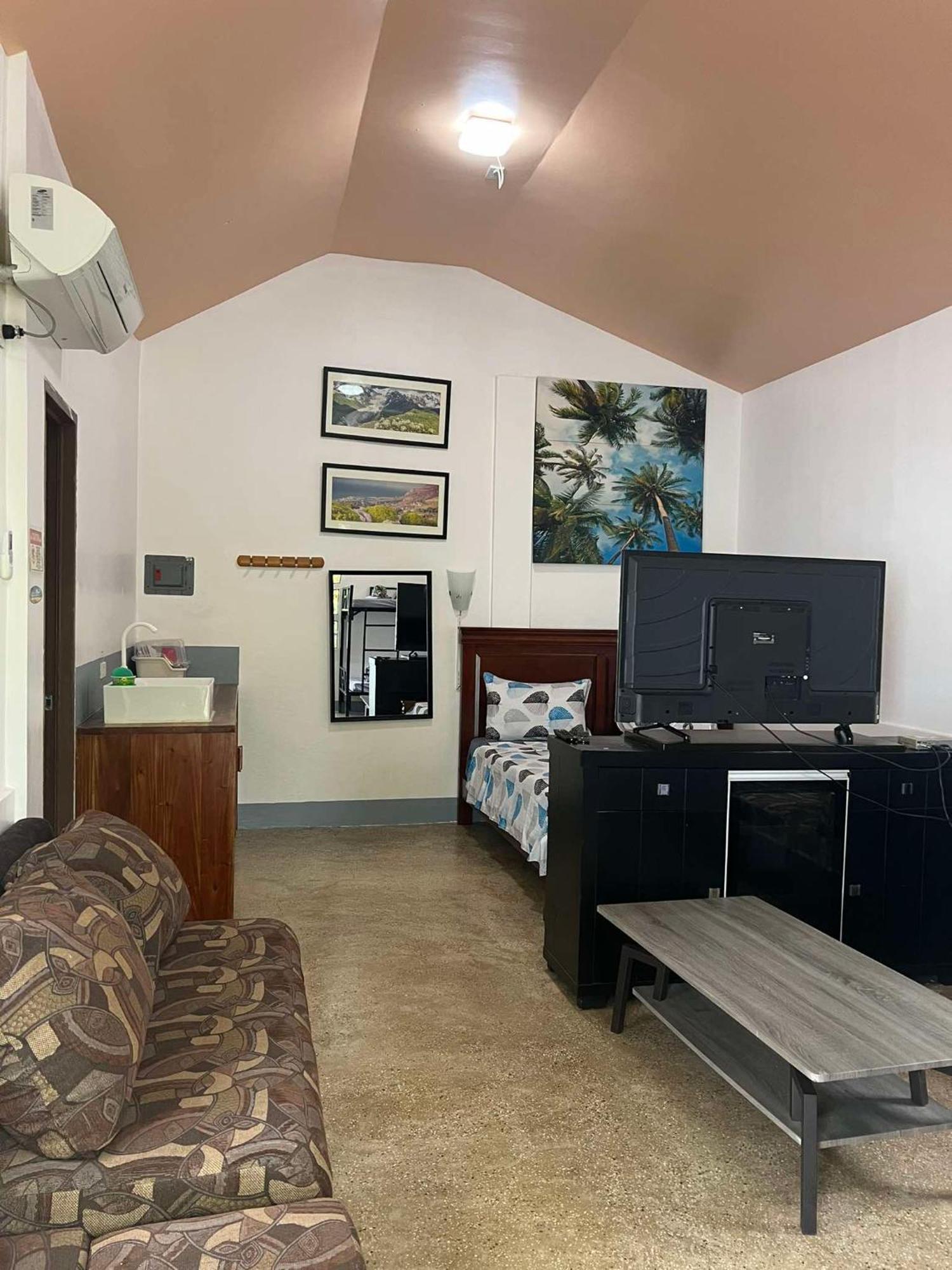 Ice Bear Bar & Tourist Inn